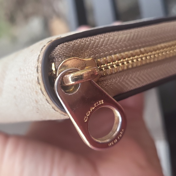 Coach Horse and Carriage Wallet - Picture 4 of 7